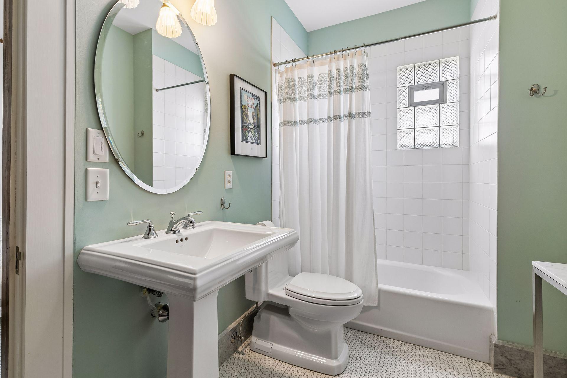 2310 Humboldt Avenue S