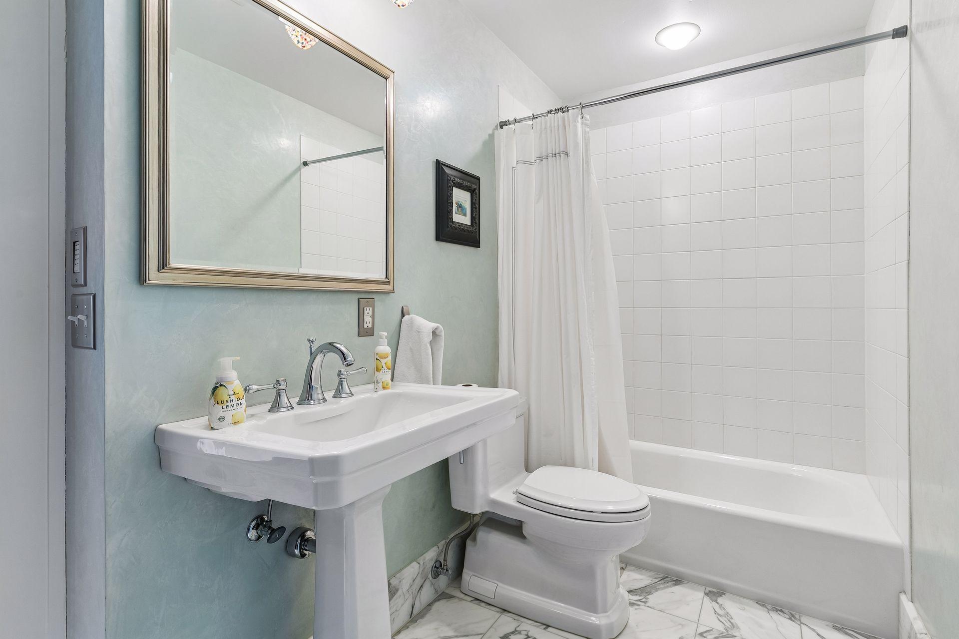 2310 Humboldt Avenue S