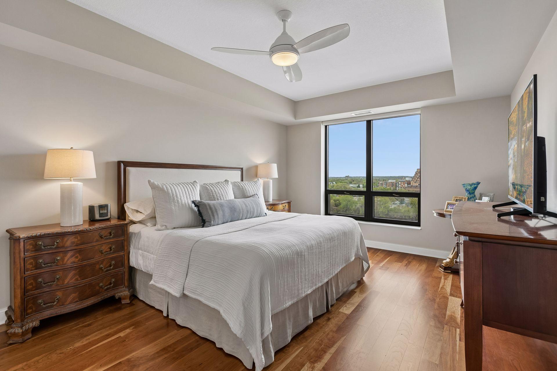 100 3rd Avenue S Unit: 1102