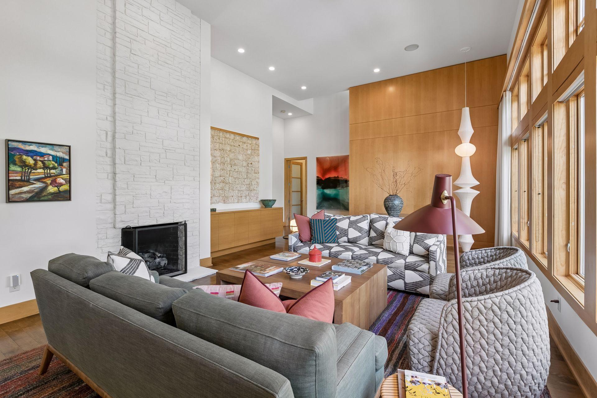 3225 W 38th Street