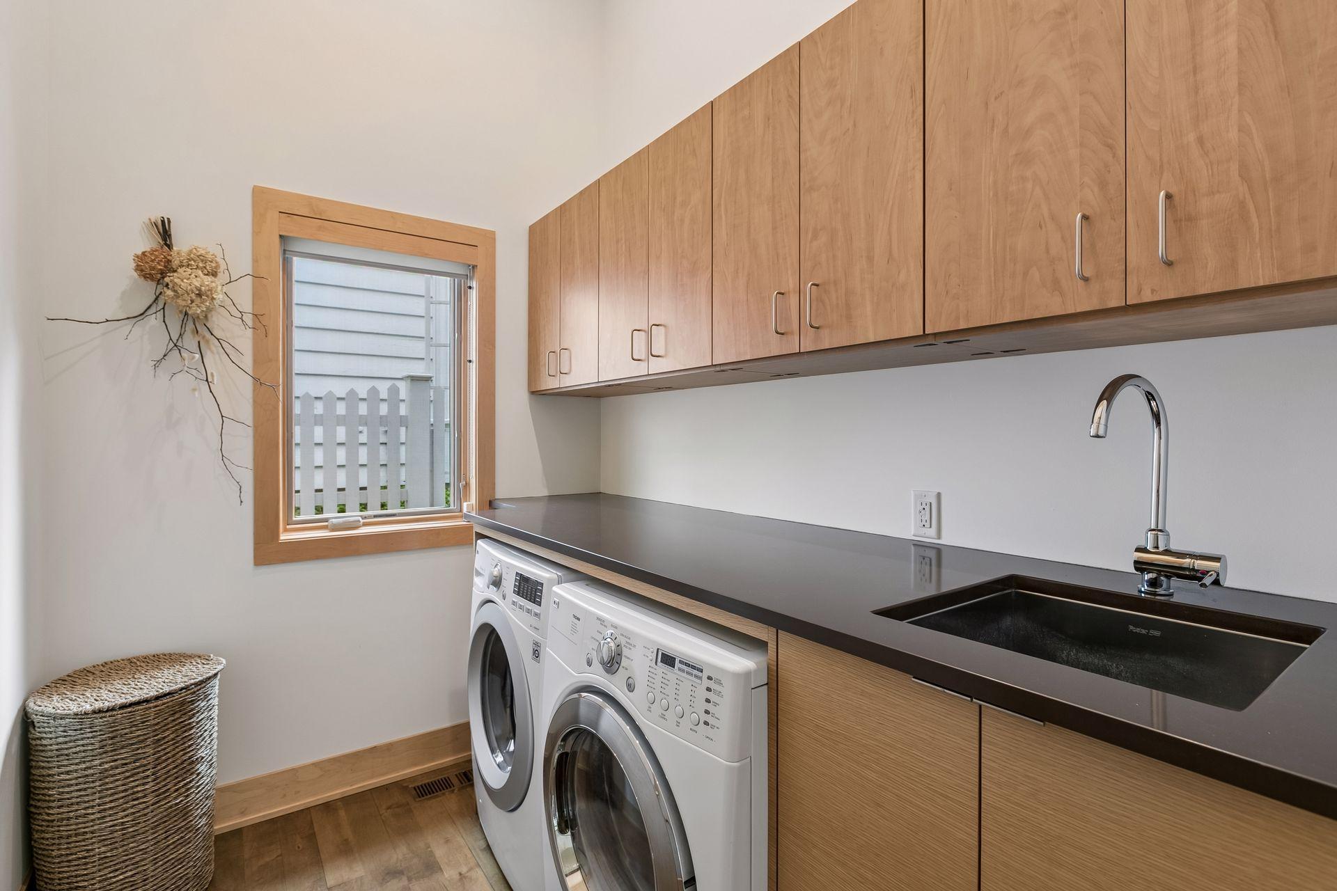 3225 W 38th Street