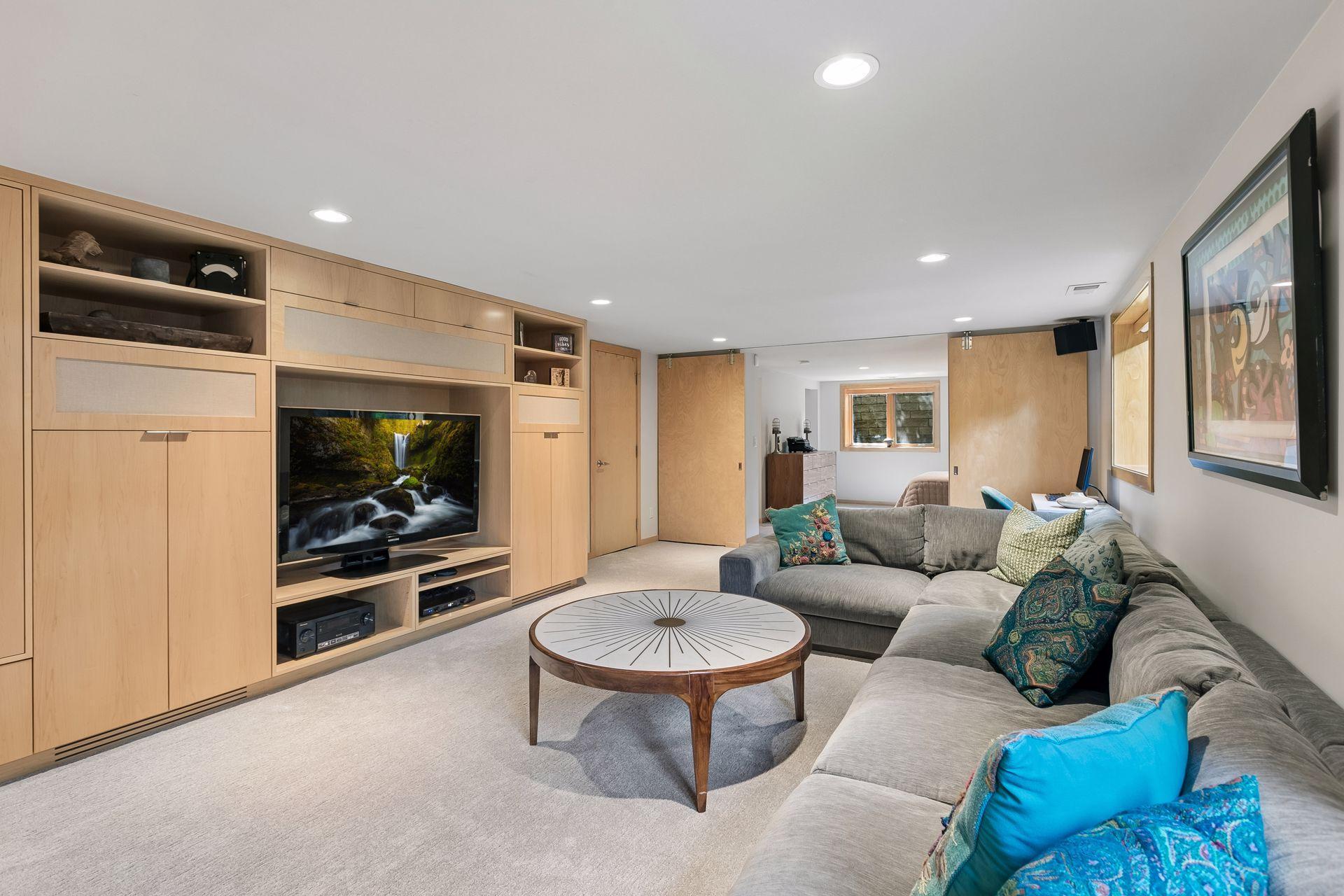 3225 W 38th Street