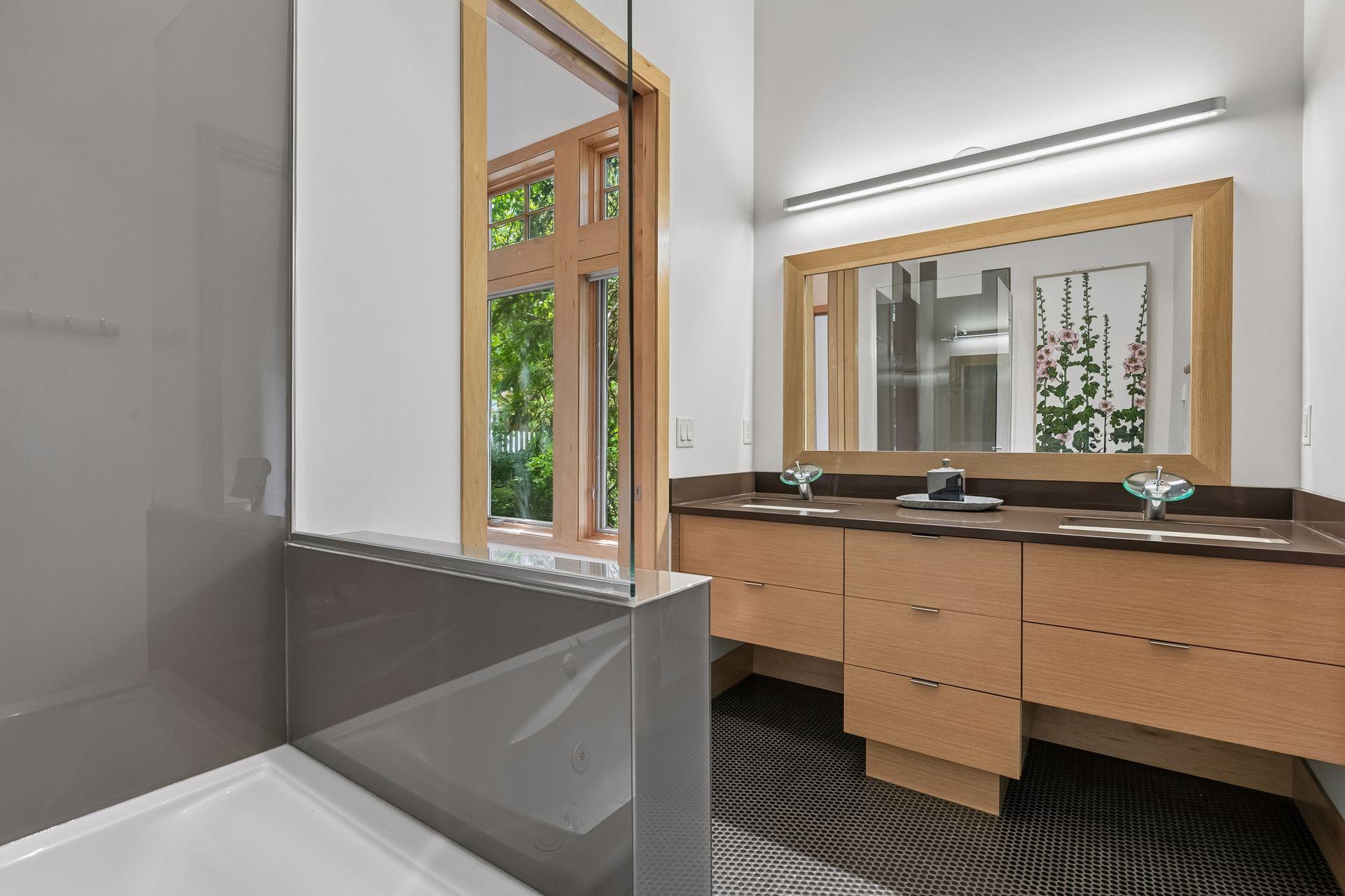 3225 W 38th Street