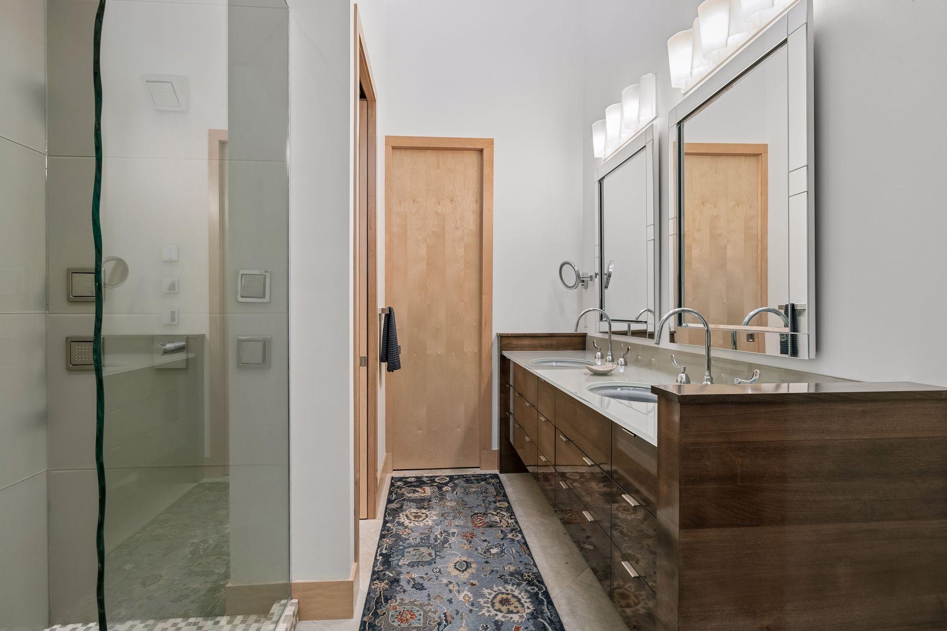 3225 W 38th Street