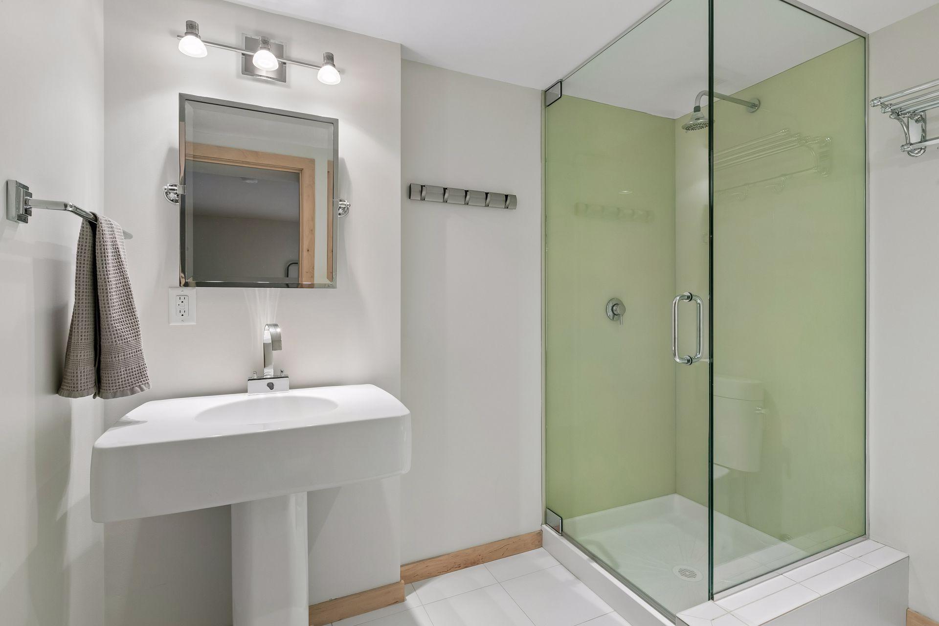 3225 W 38th Street