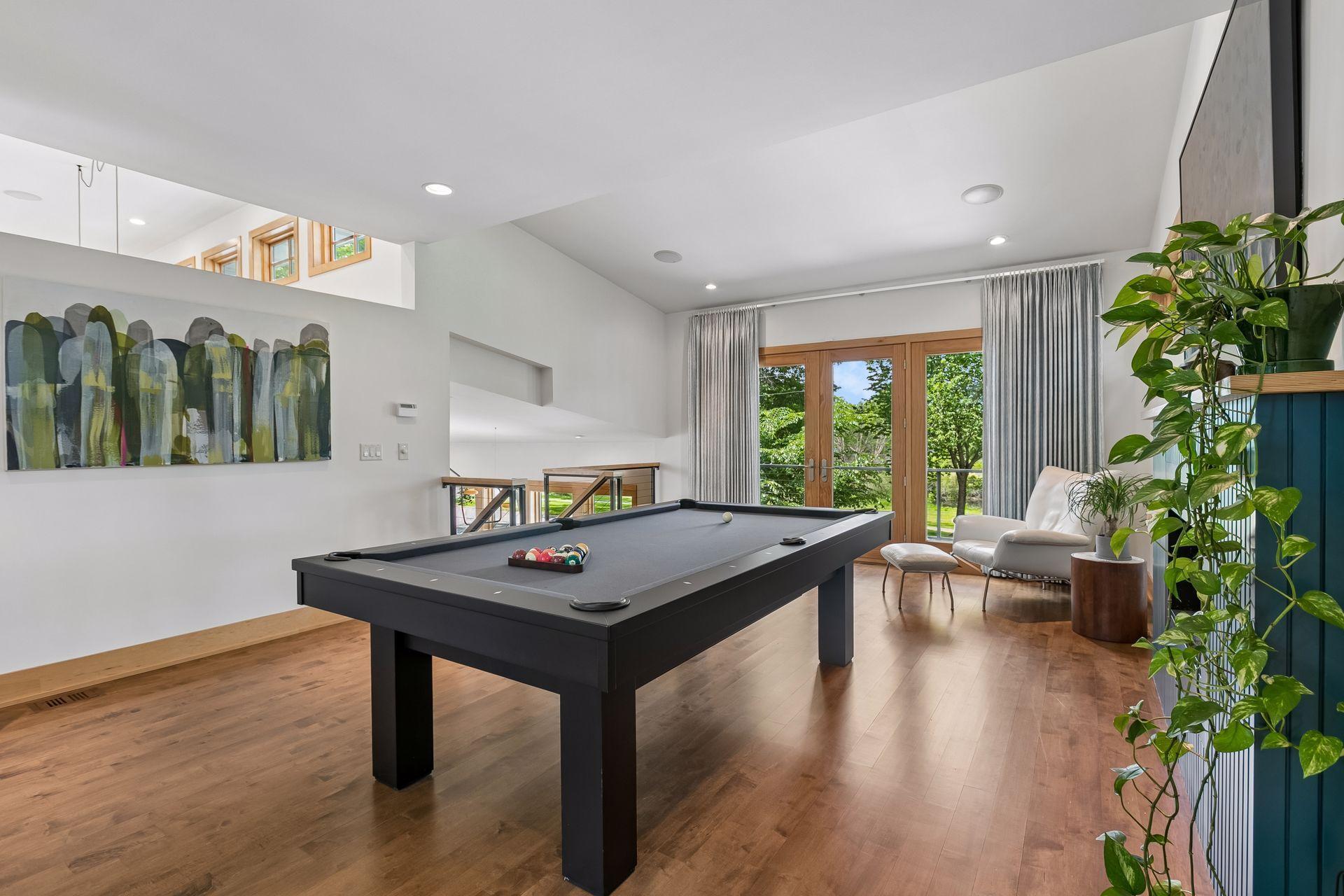 3225 W 38th Street