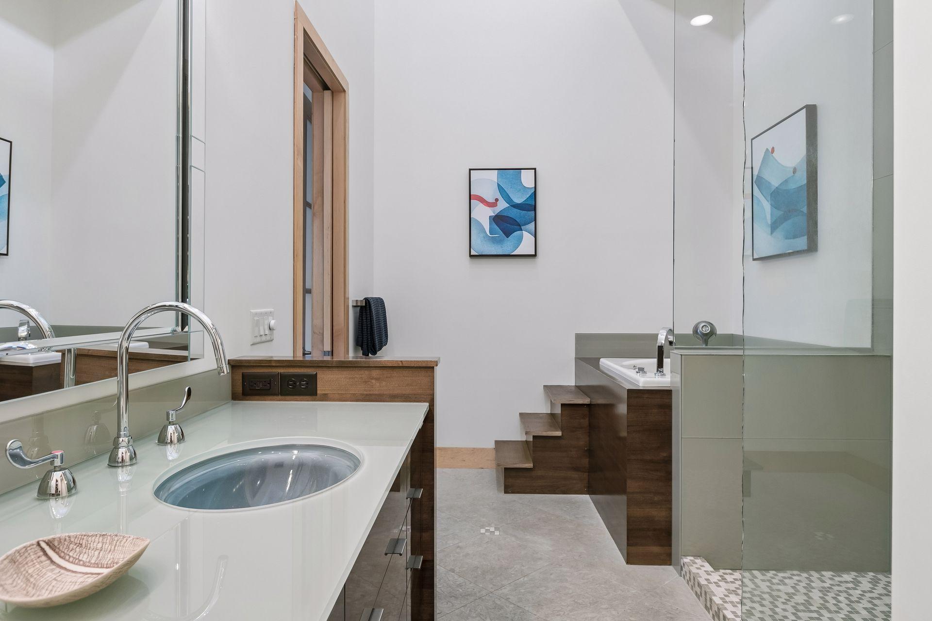 3225 W 38th Street