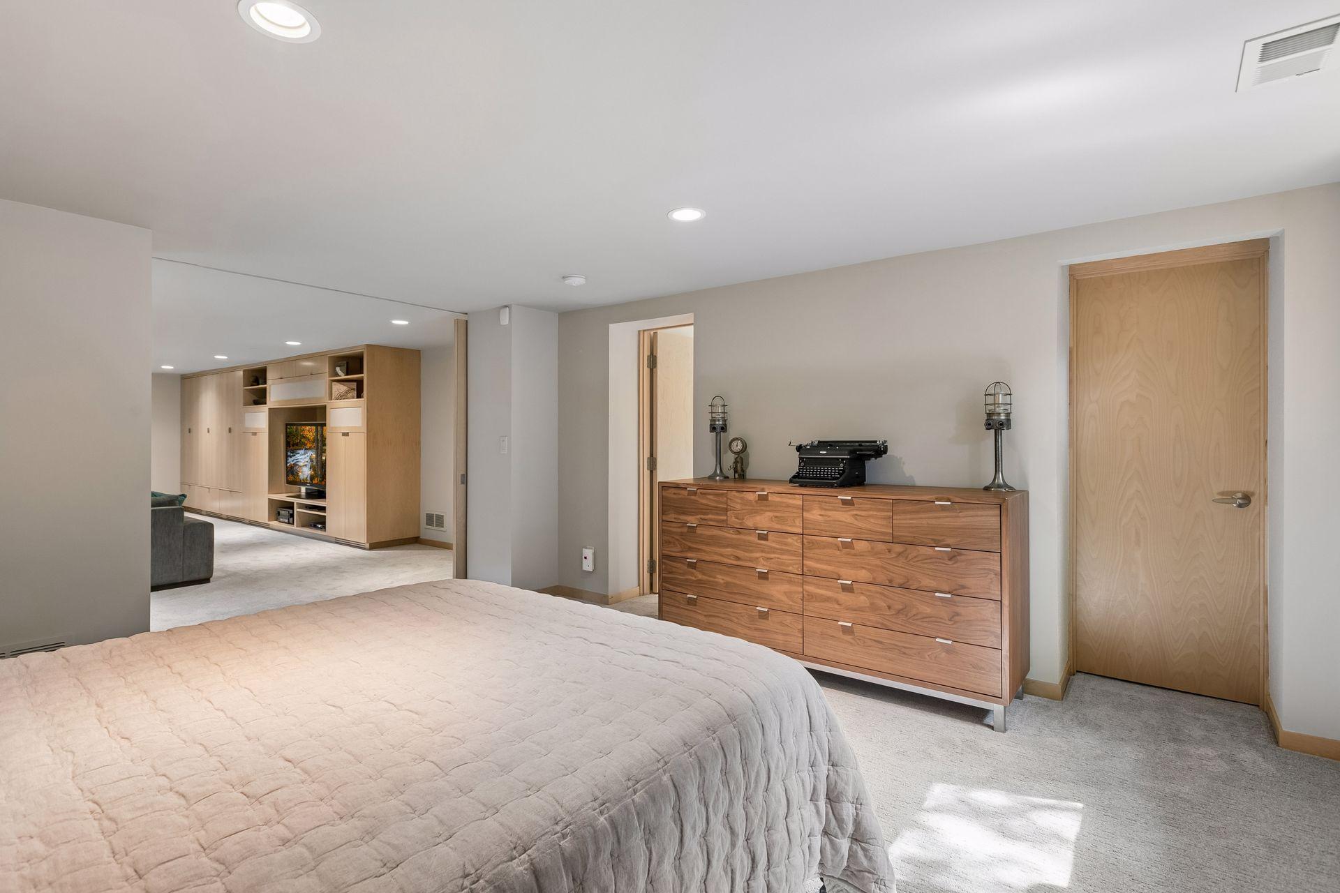 3225 W 38th Street