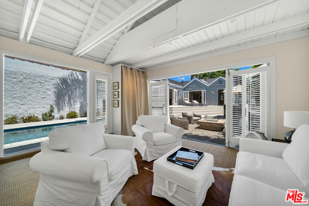 341 Westbourne Dr