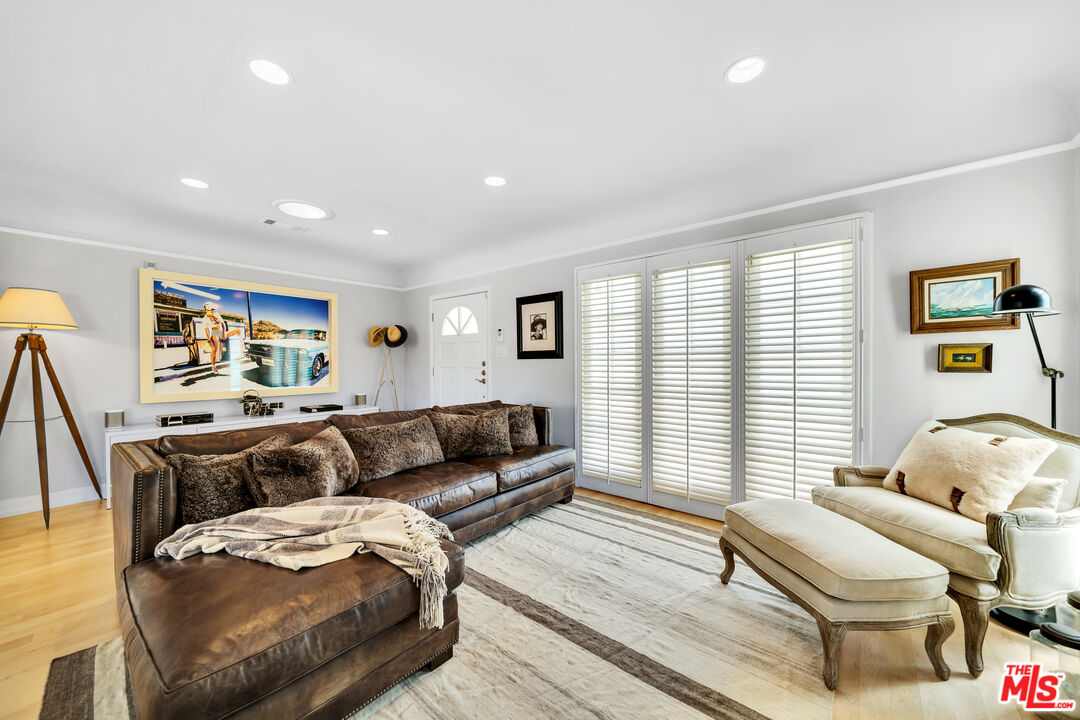 341 Westbourne Dr