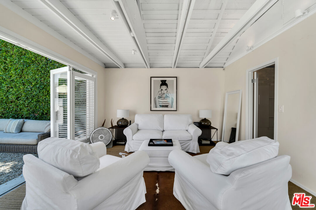 341 Westbourne Dr