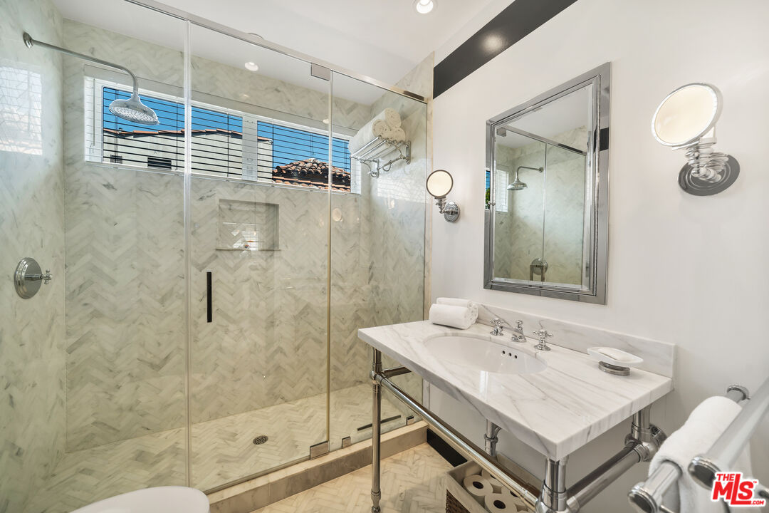 341 Westbourne Dr