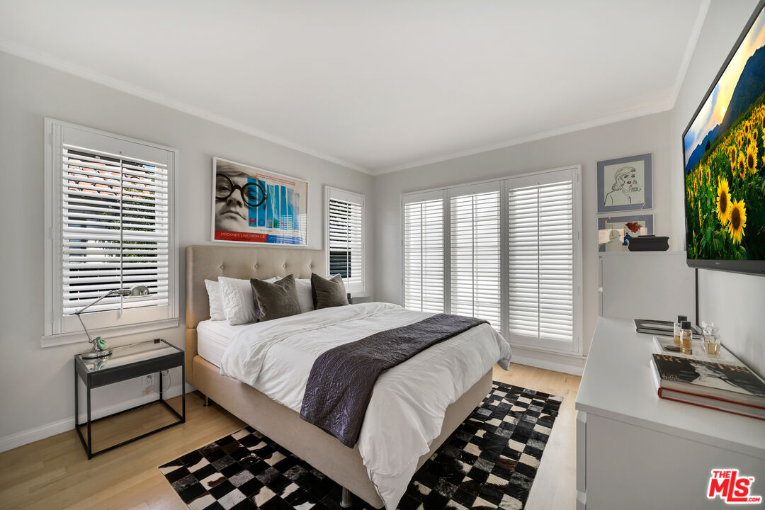 341 Westbourne Dr