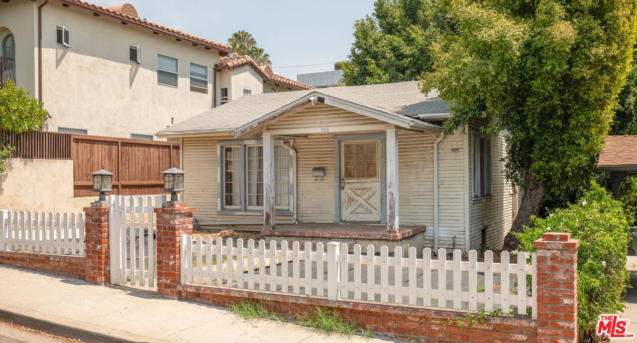 926 Hilldale Ave