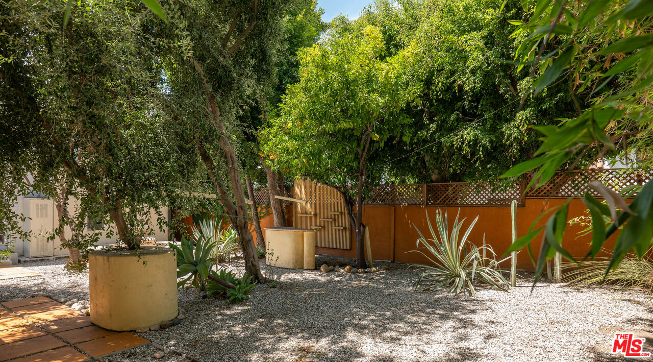 366 Westbourne Dr