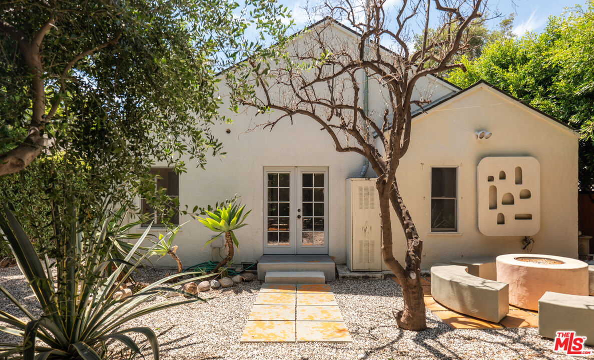 366 Westbourne Dr