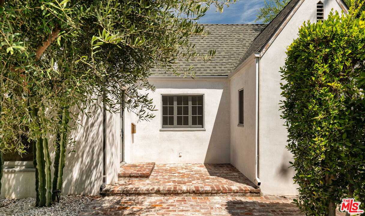366 Westbourne Dr