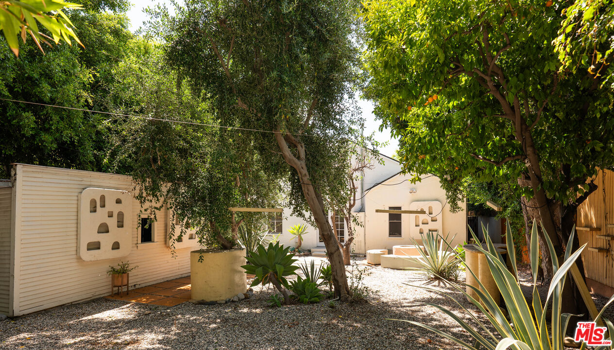 366 Westbourne Dr