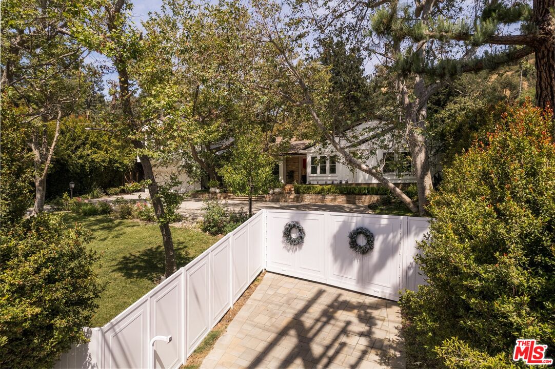2064 Coldwater Canyon Dr