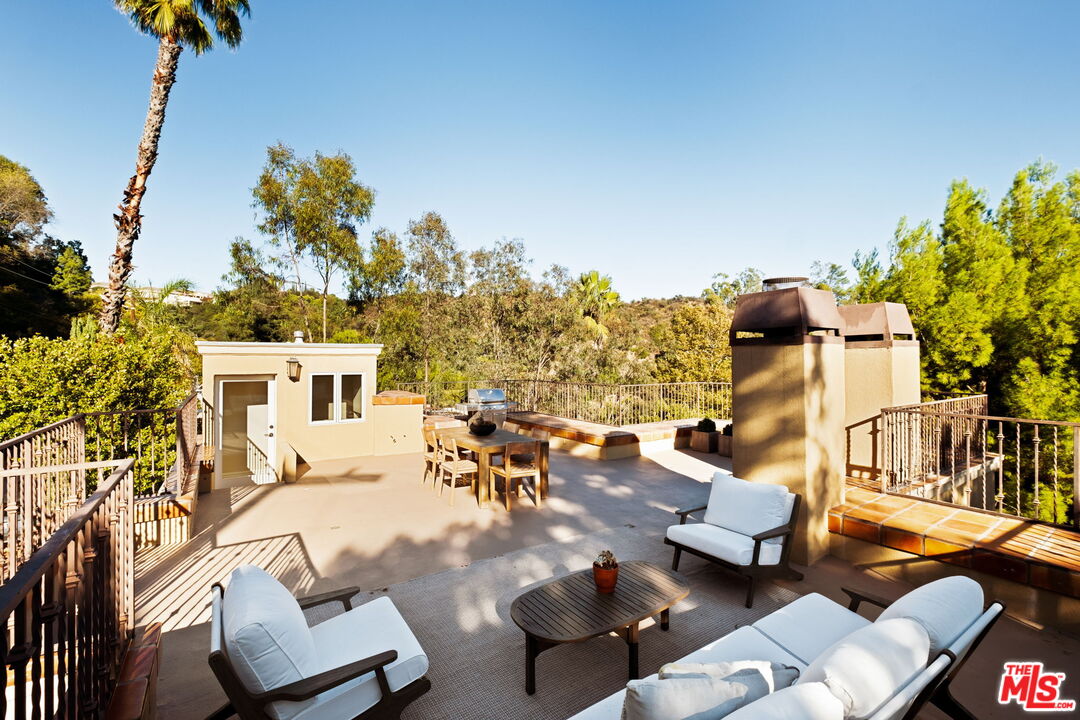 2505 Bowmont Dr