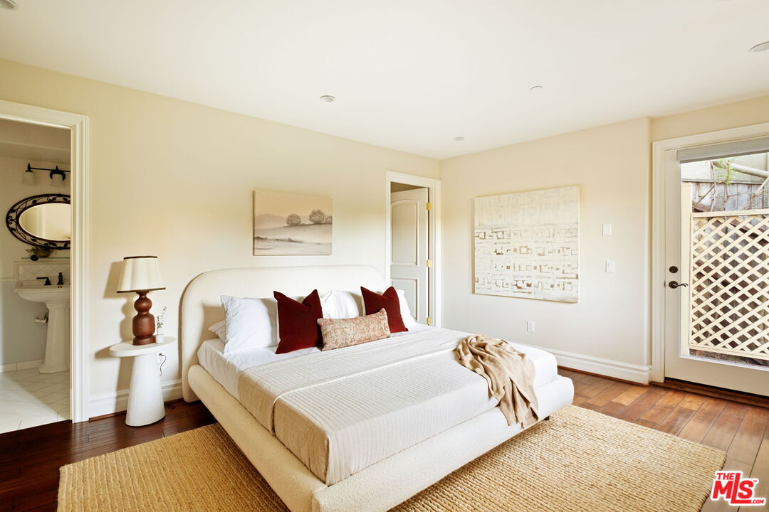 2505 Bowmont Dr