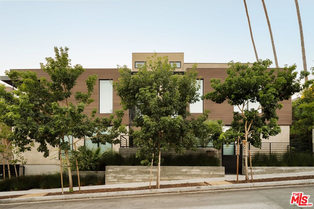 917 Hilldale Ave