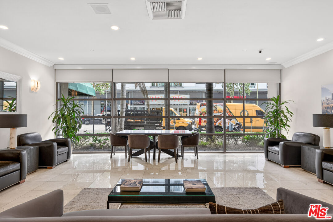 600 W 9th St Unit: 1512