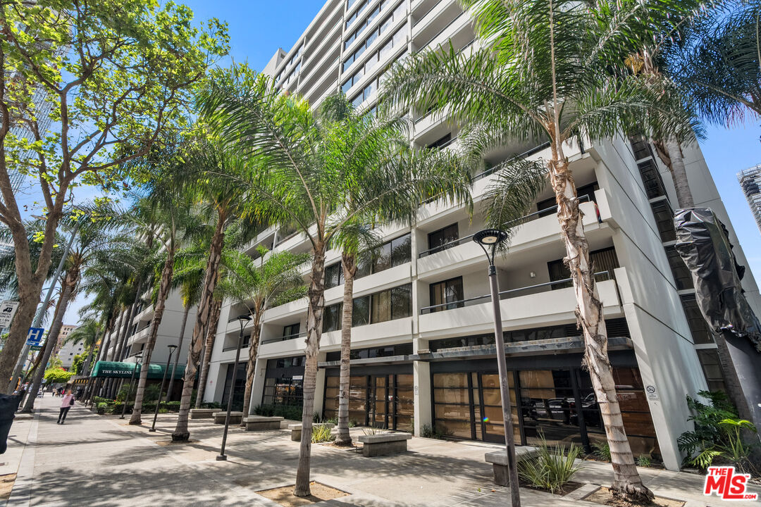 600 W 9th St Unit: 1512