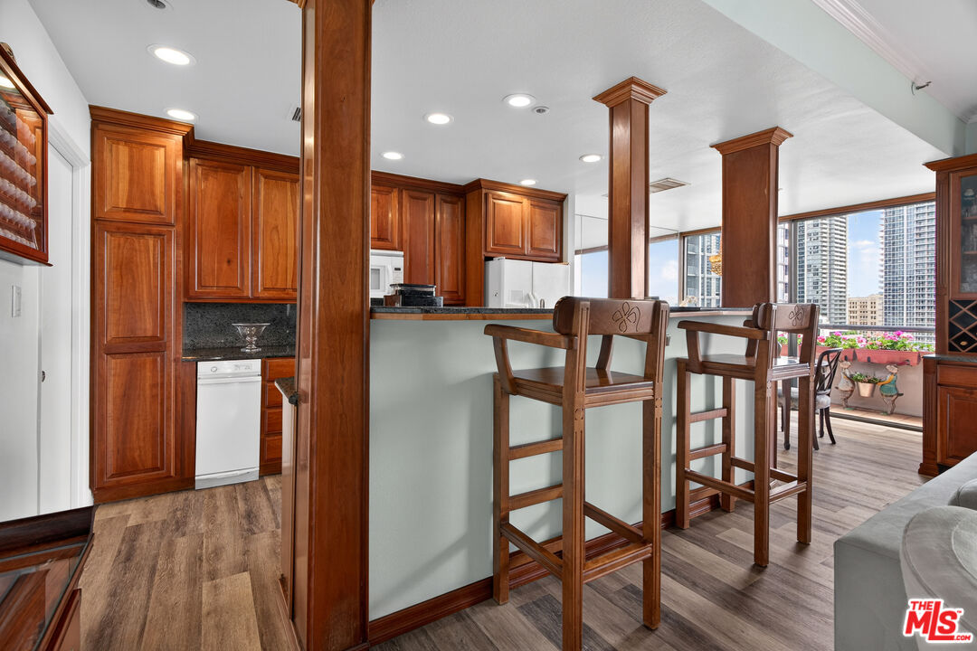 600 W 9th St Unit: 1512