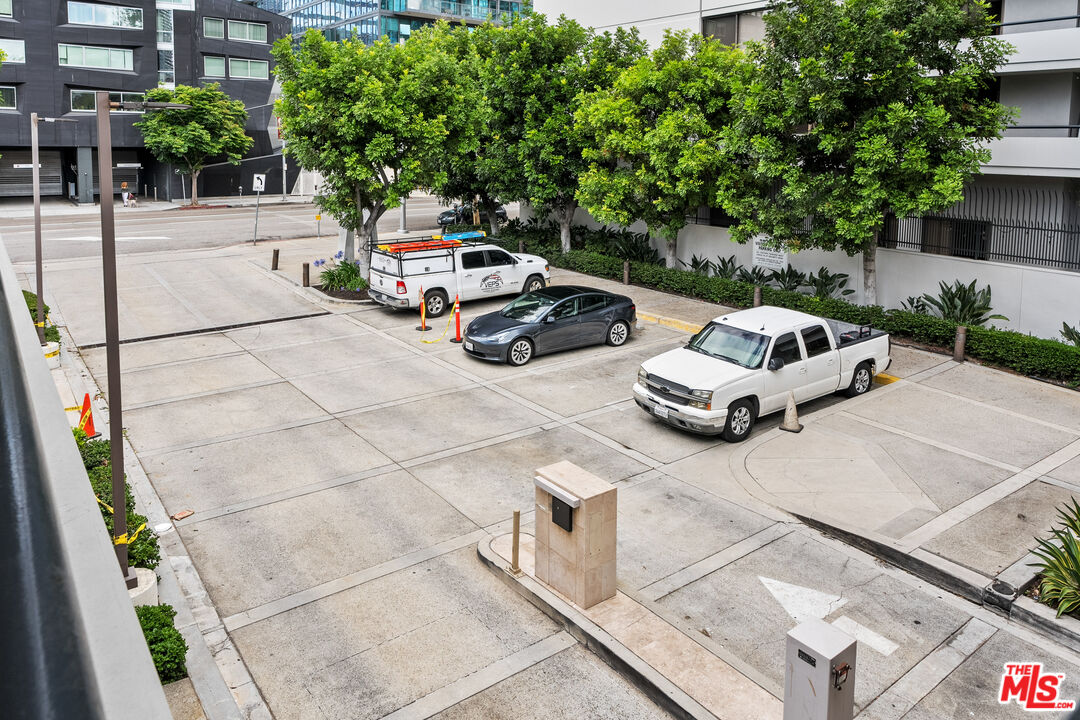 600 W 9th St Unit: 1512