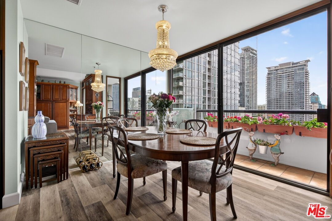 600 W 9th St Unit: 1512