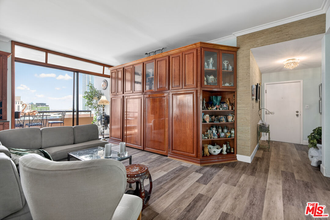 600 W 9th St Unit: 1512
