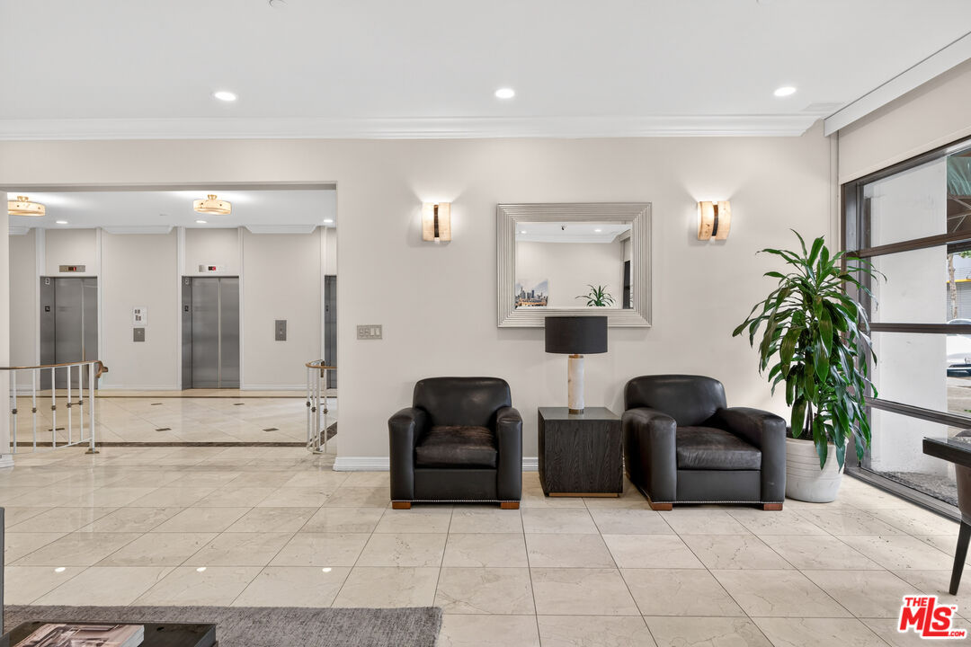 600 W 9th St Unit: 1512