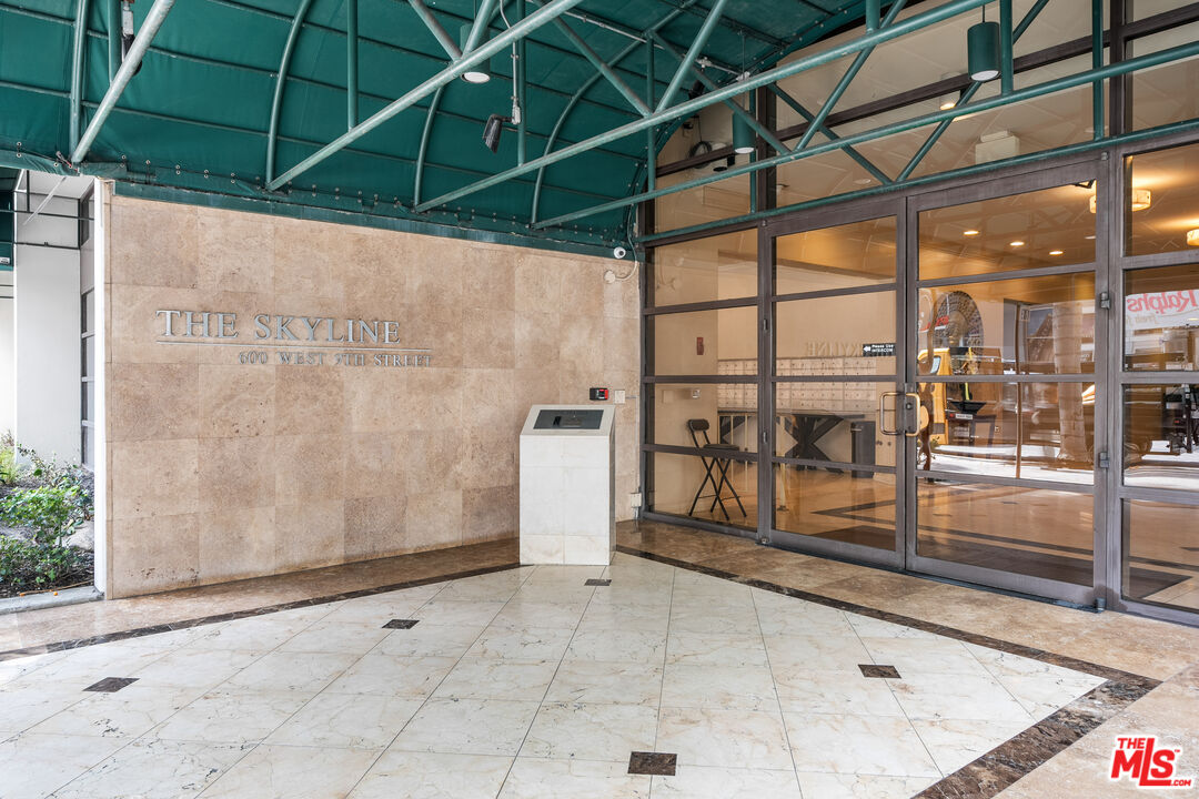 600 W 9th St Unit: 1512