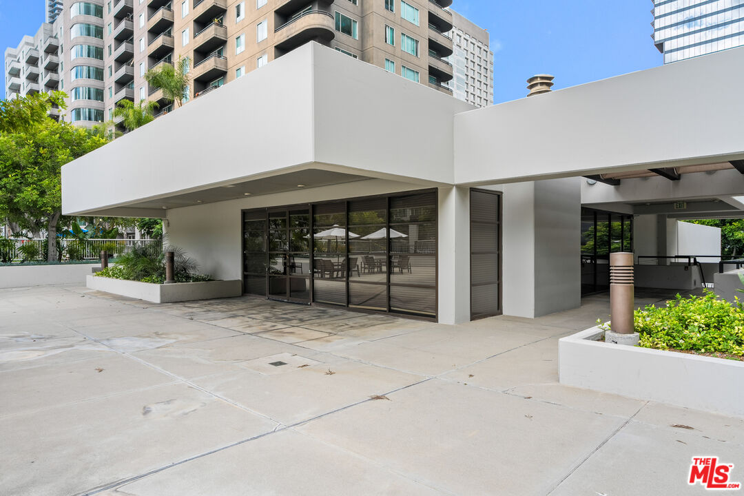 600 W 9th St Unit: 1512
