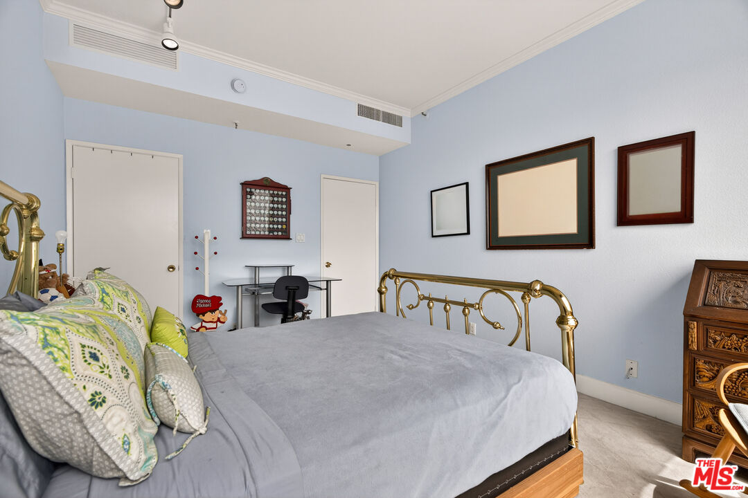 600 W 9th St Unit: 1512