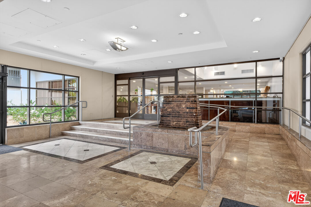 600 W 9th St Unit: 1512