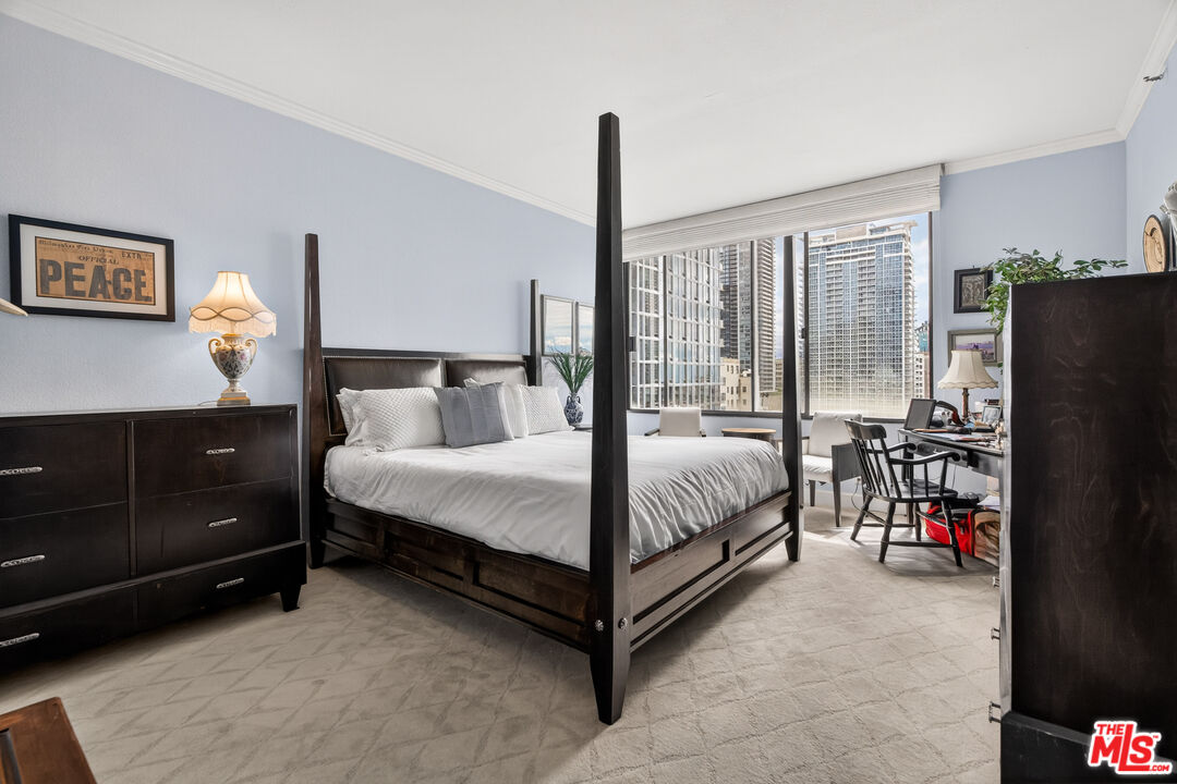 600 W 9th St Unit: 1512