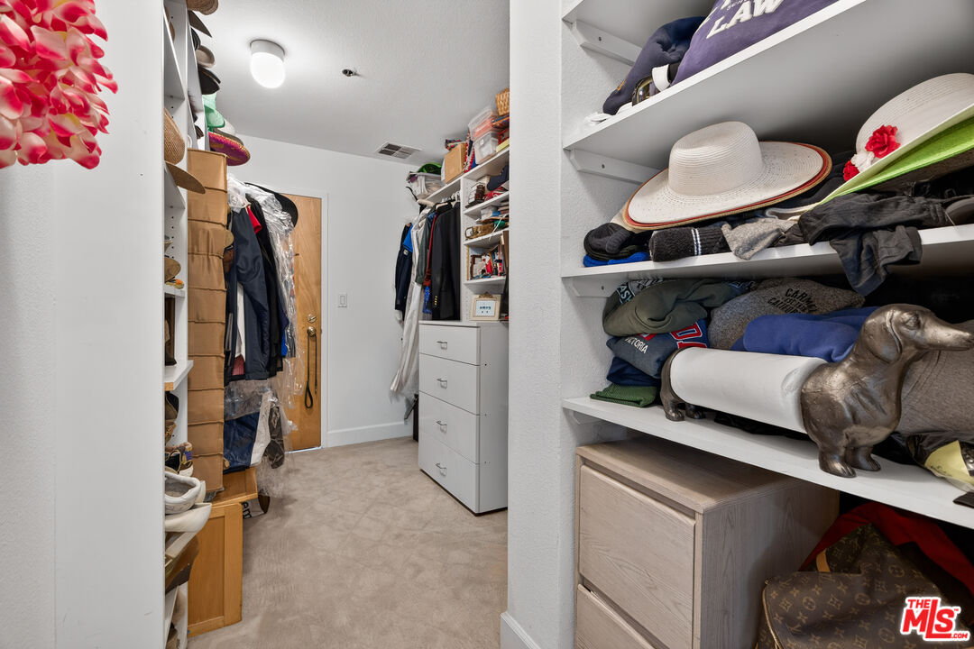 600 W 9th St Unit: 1512