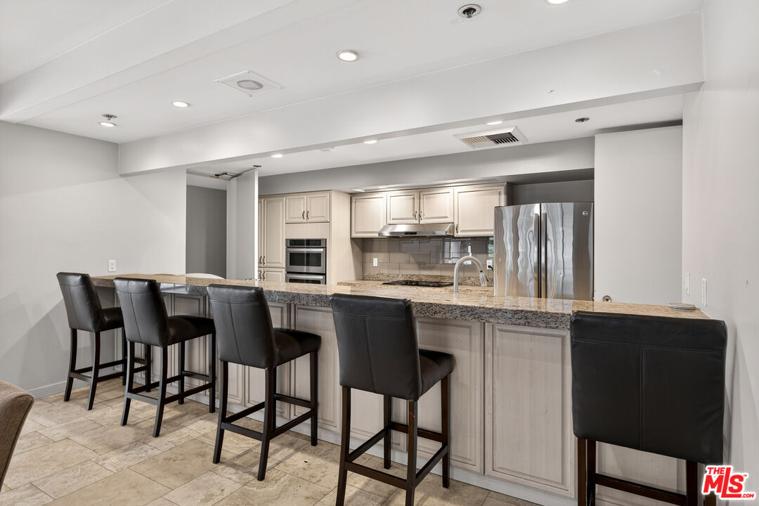 600 W 9th St Unit: 1512
