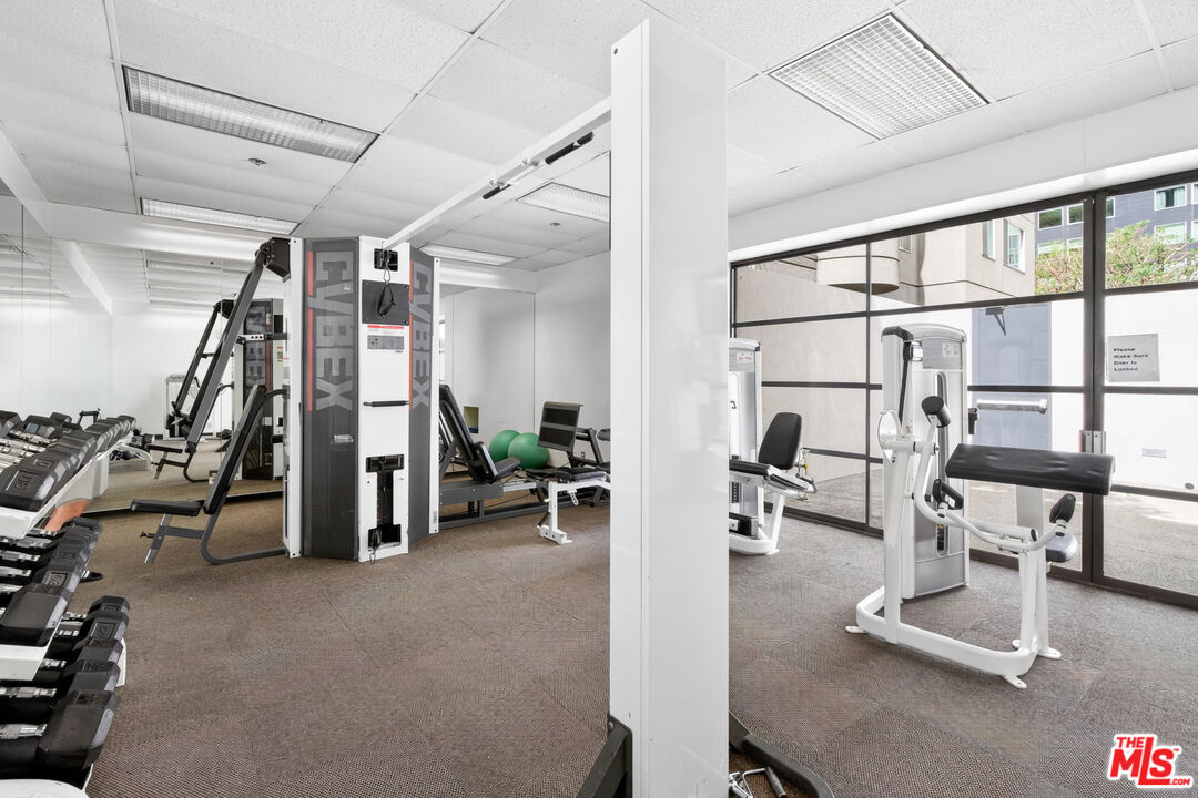 600 W 9th St Unit: 1512