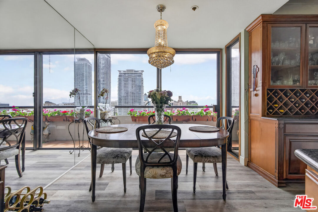 600 W 9th St Unit: 1512