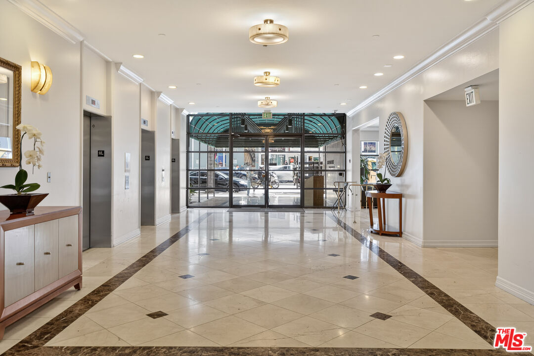 600 W 9th St Unit: 1512