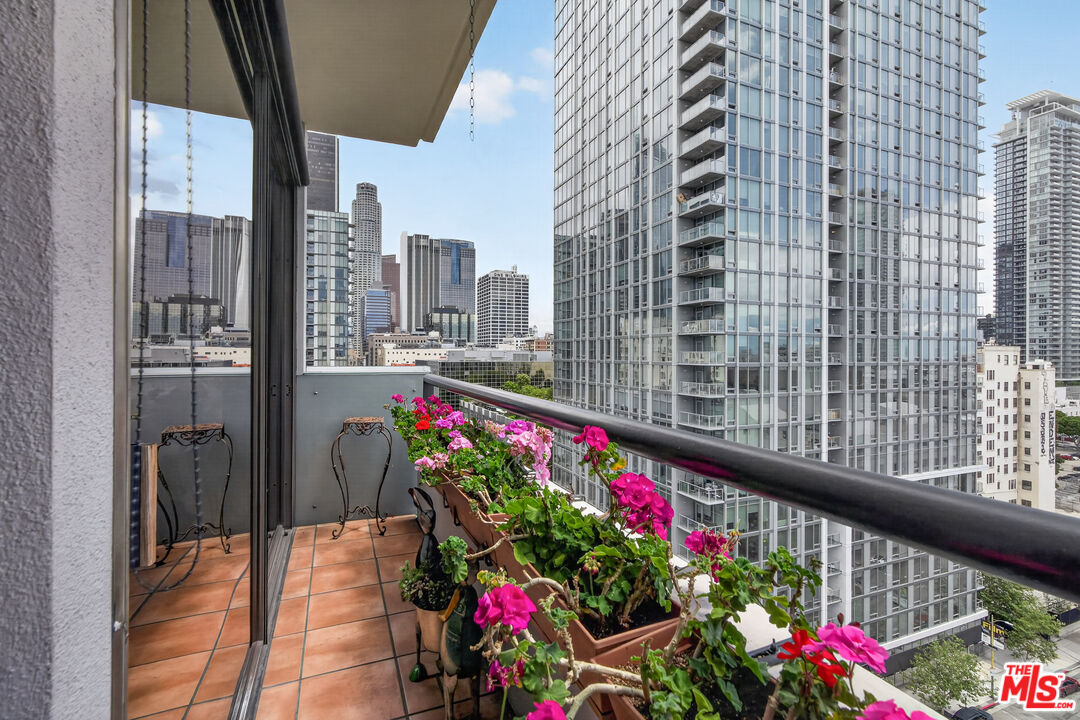 600 W 9th St Unit: 1512