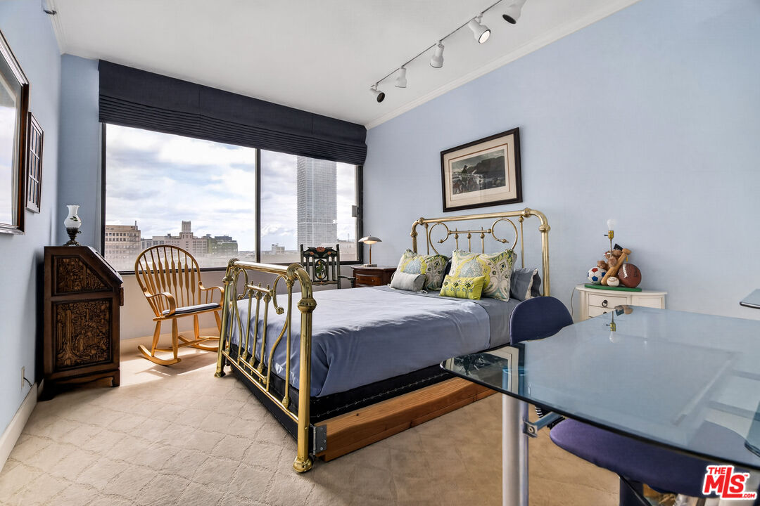 600 W 9th St Unit: 1512