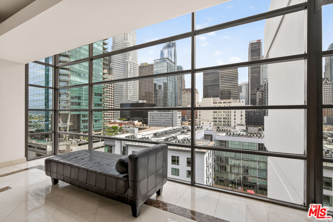 600 W 9th St Unit: 1512