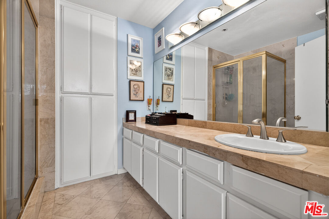 600 W 9th St Unit: 1512