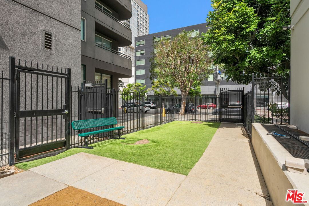 600 W 9th St Unit: 1512
