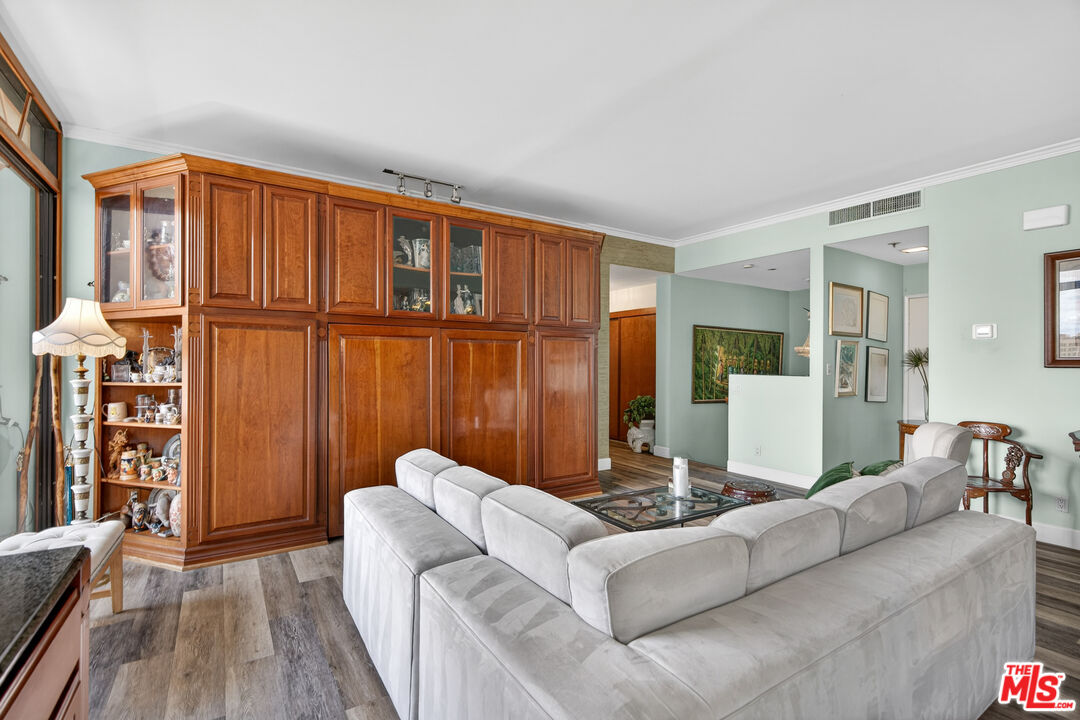 600 W 9th St Unit: 1512