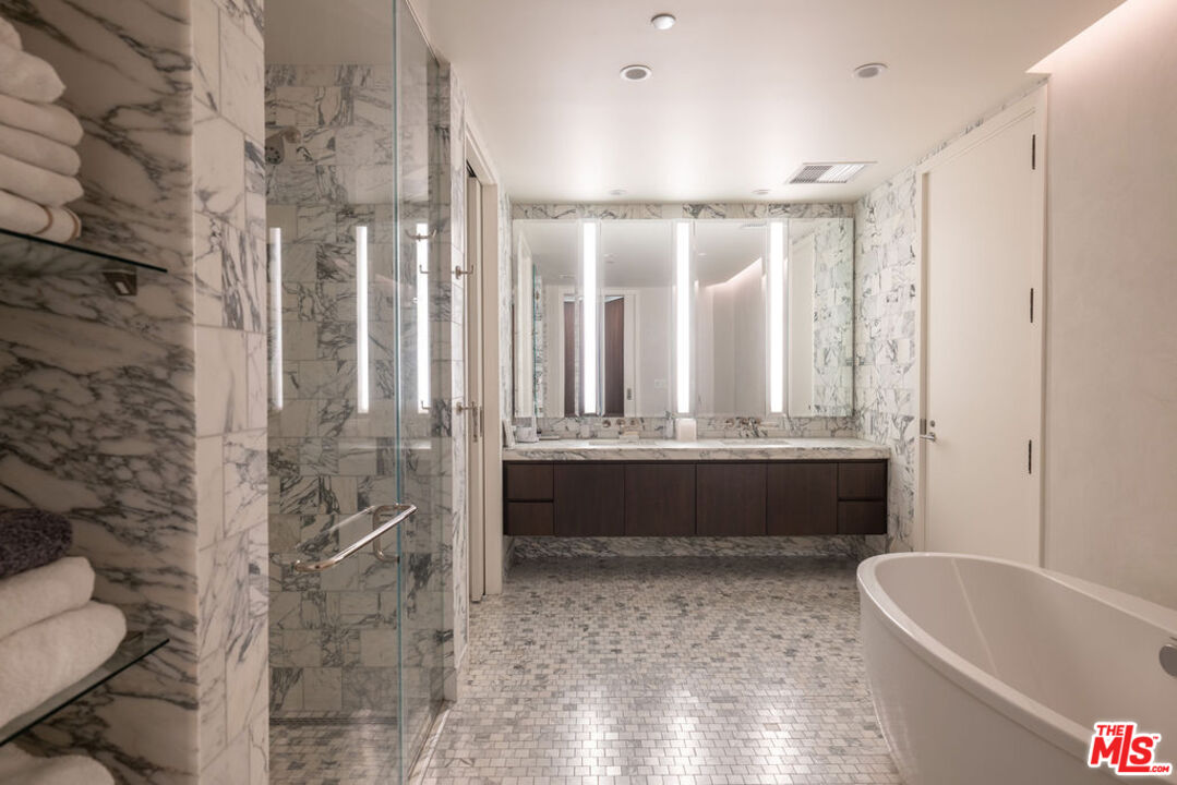 8420 W Sunset Blvd Unit: 602